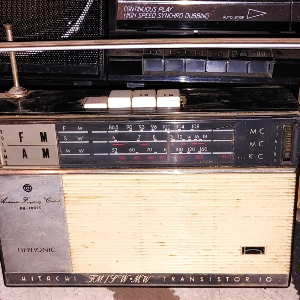 1960S Hitachi transistor RADIO like GIGLANDS ISLAND COLLECTORS FIND